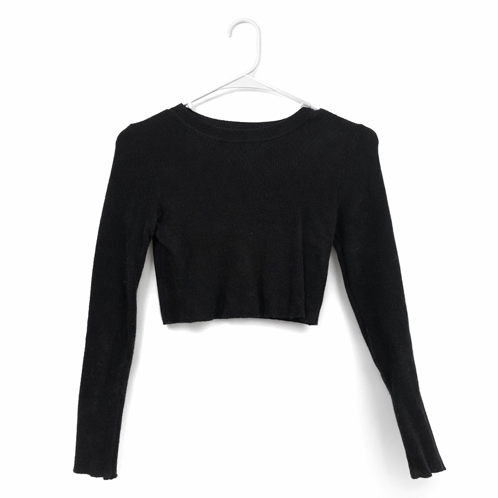 Classic Black Long Sleeve Crop Top